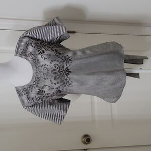 New York & Company Size M Gray & White Striped Embroidery Short Sleeve Blouse